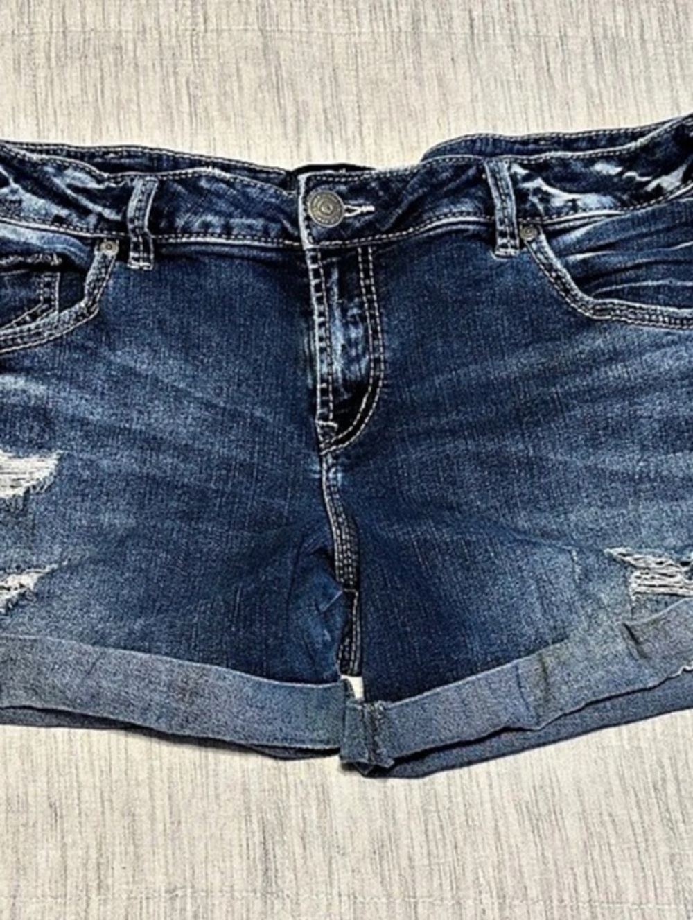 Silver Jeans Co. SAM SHORT. Distressed Denim Shorts in Blue Waist 33